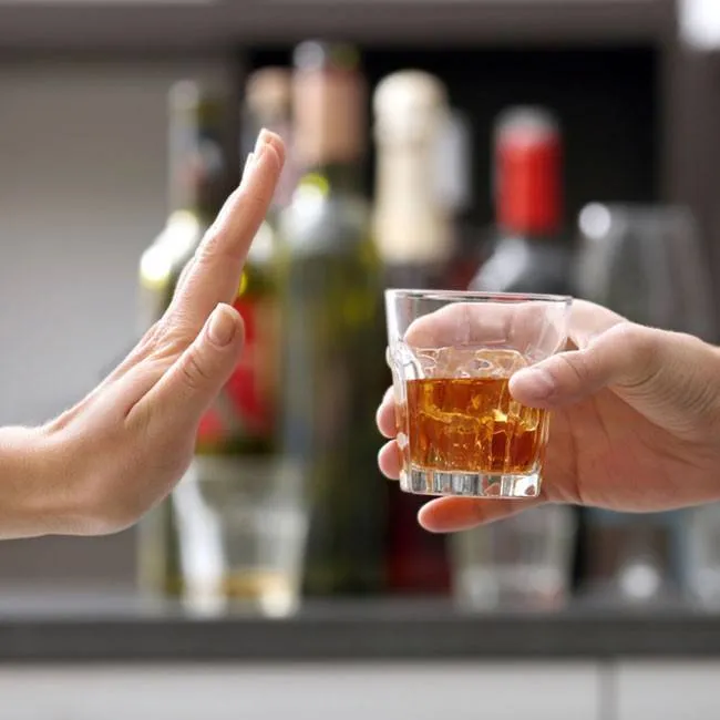Pourquoi l'alcool fait vomir ? Comment éviter les nausées ? | ShytoBuy
