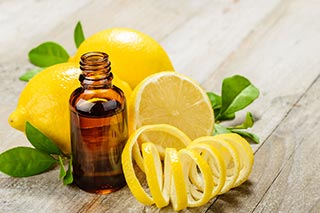 Huile essentielle de citron pour éclaircir la peau naturellement