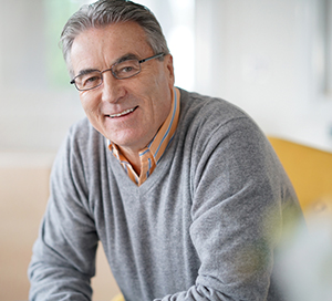 Image d'un Vieil homme souriant - Ménopause de l'homme - ShytoBuy France Image d'un Vieil homme souriant - Ménopause de l'homme - ShytoBuy France