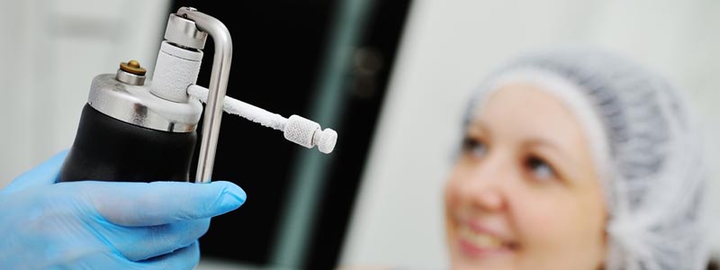 Photo d'un spray à azote liquide utilisé lors de la cryothérapie le traitement par le froid du Molluscum Contagiosum | Shytobuy.fr